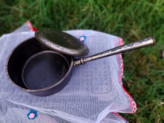 panela de ferro tipo caçarola com tampa