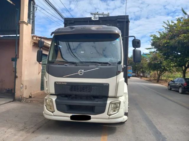 Vende-se Caminhão Volvo 