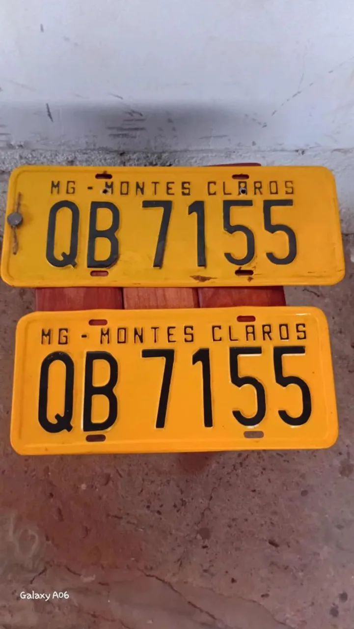 Antigas placas amarelas 