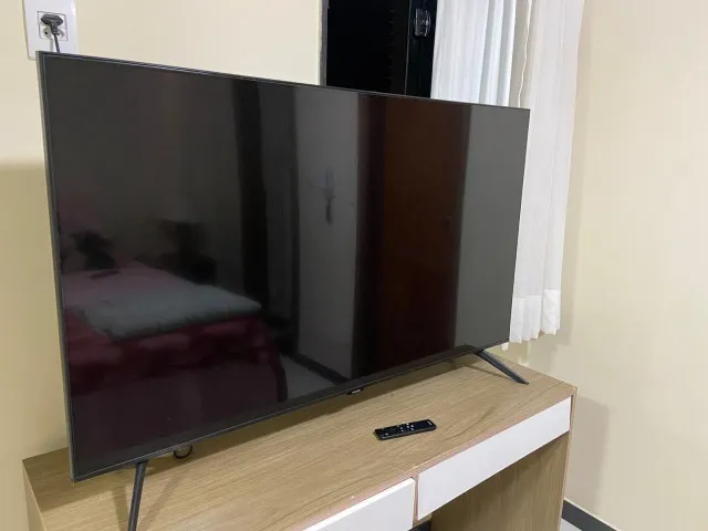 TV 4K MODELO 2024 SAMSUNG SMART 50" CONTROLE COM CARREGAMENTO SOLAR  POUCO USO SEM AVARIAS