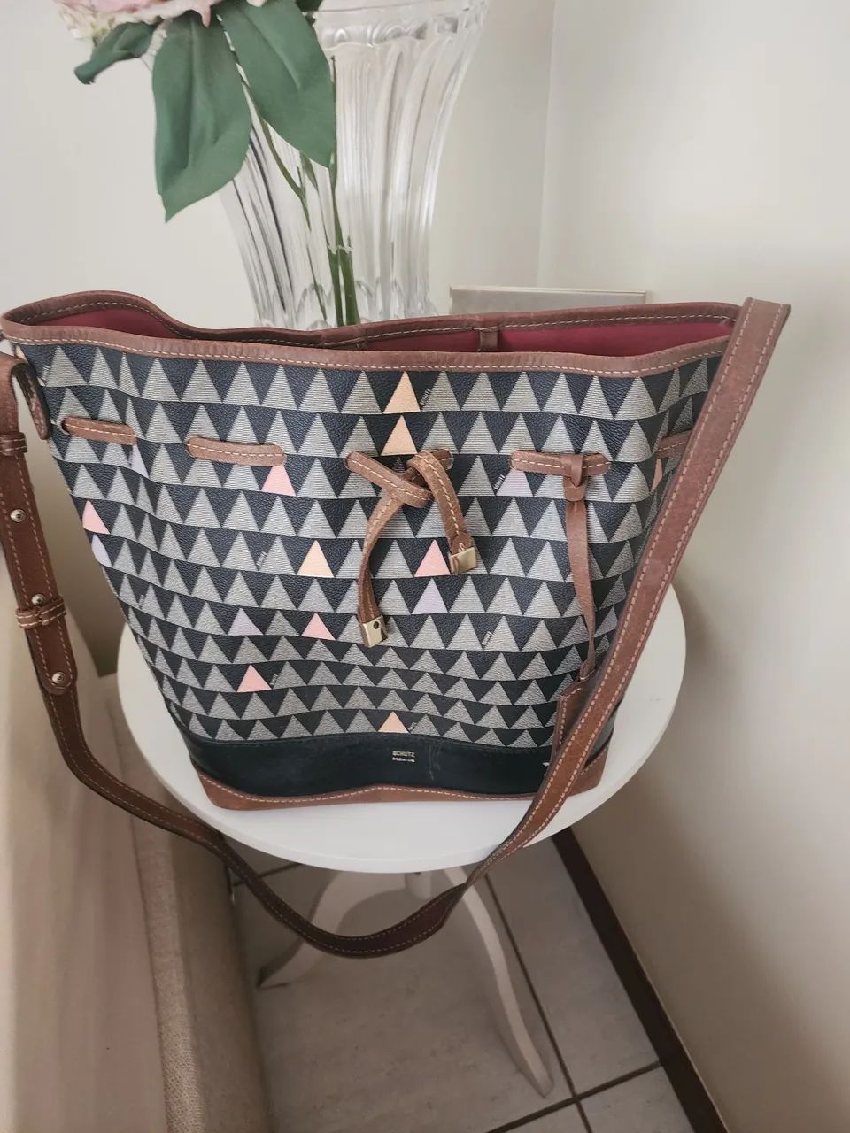 Bolsa Schutz triânglo original muito barata e novinhaaaa!!