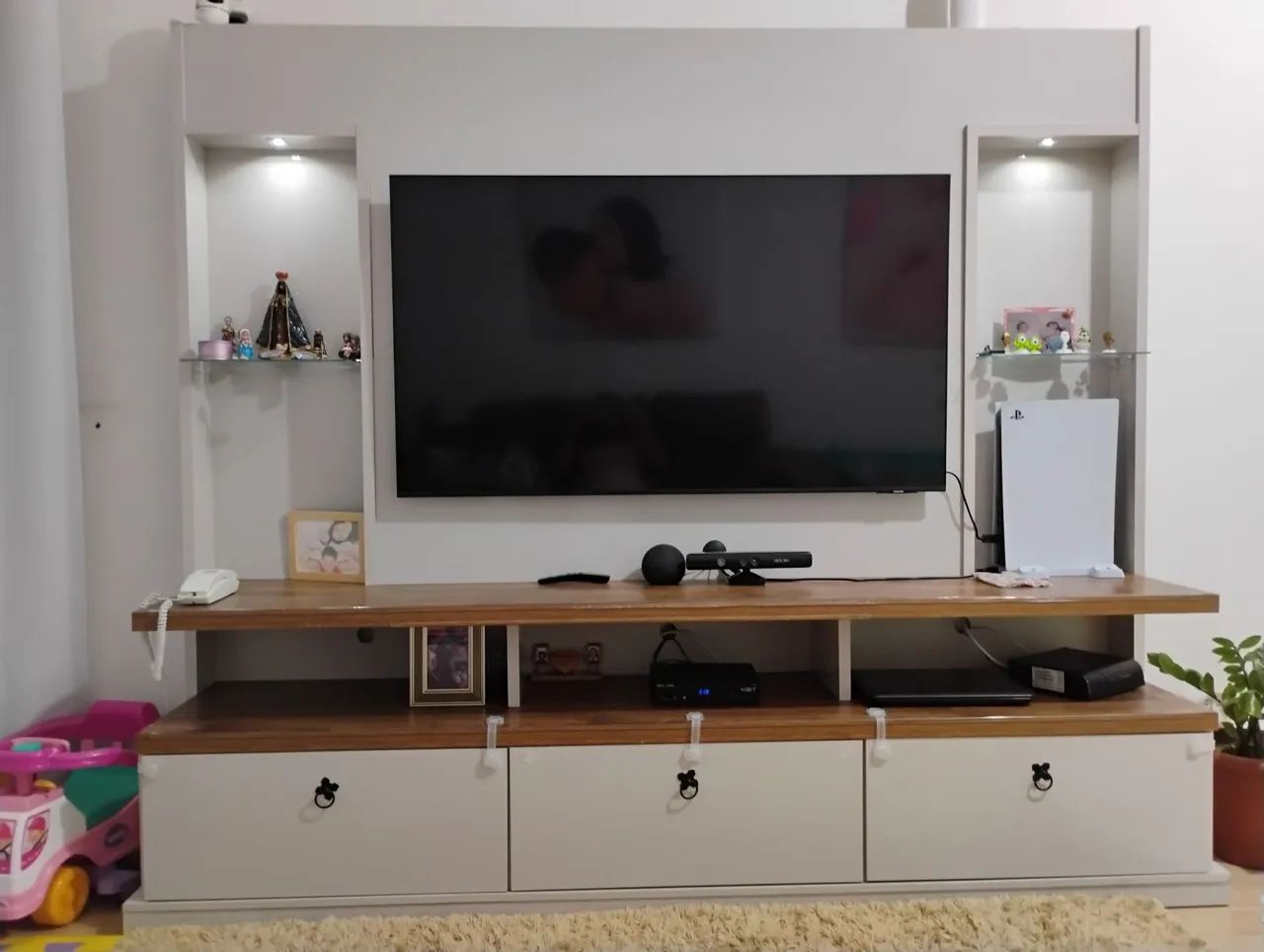 Estante home  para TV com 3 gavetas