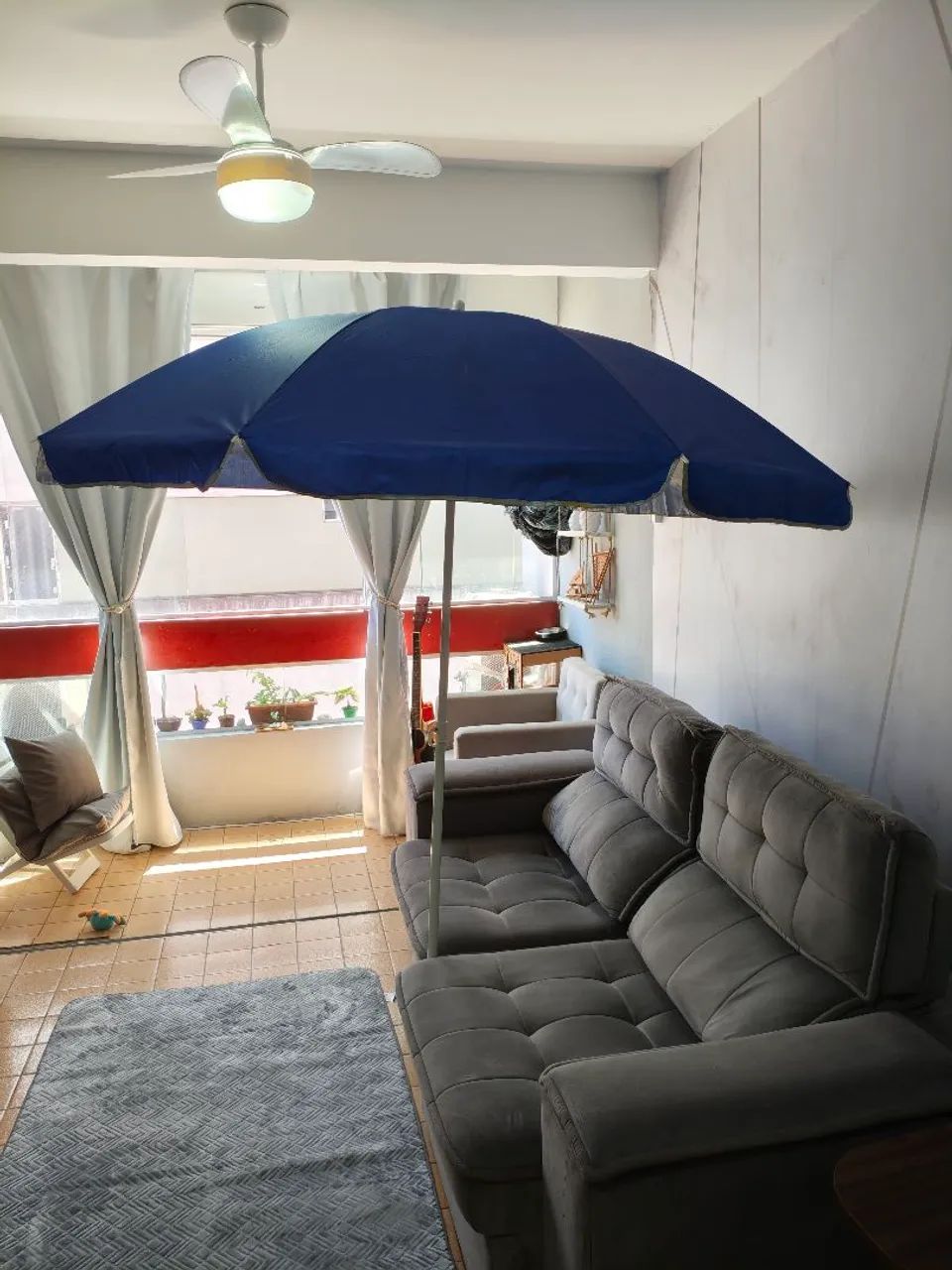 Guarda-sol decorativo azul para ambientes internos