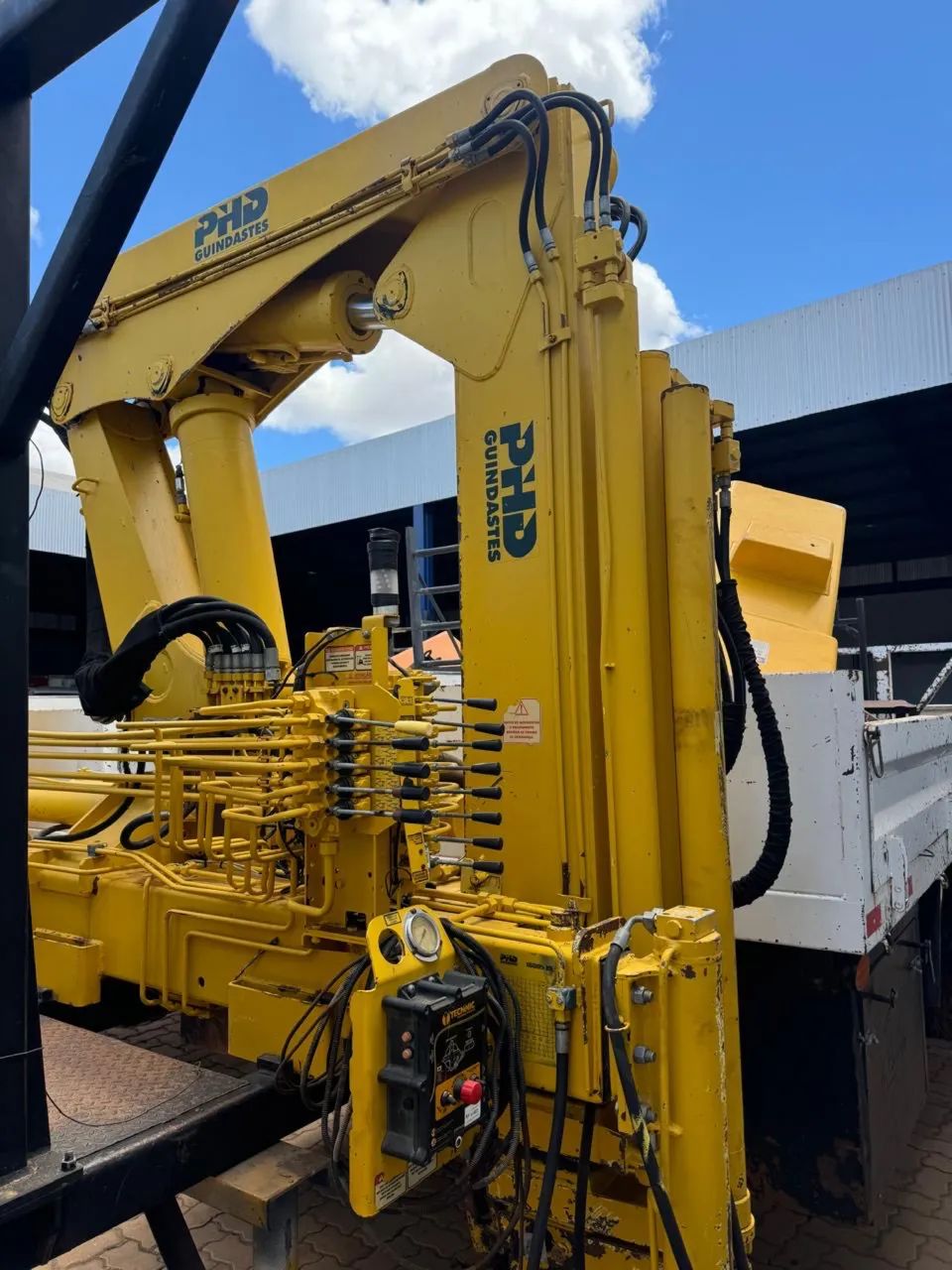 VENDE-SE MUCK DE 16 CARROCERIA E CABINE SUPLEMENTAR 2022 SO VENDO TUDO ! - Foto 7