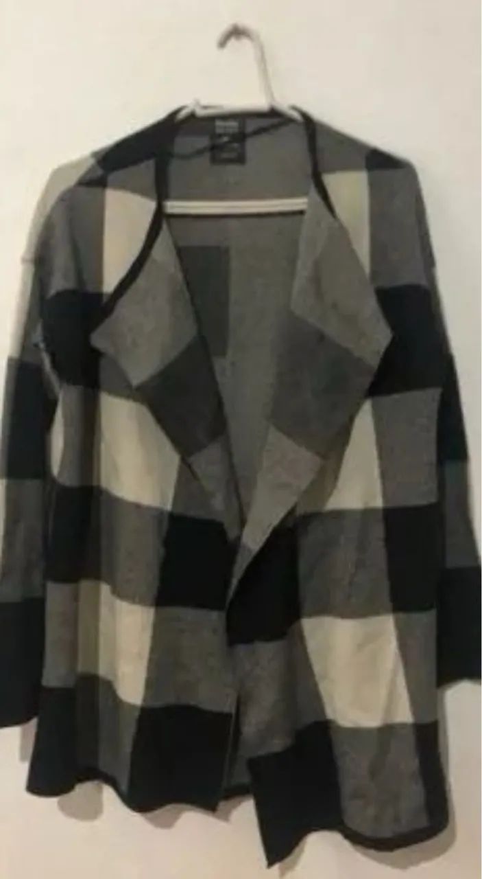 Casaco xadrez preto e cinza