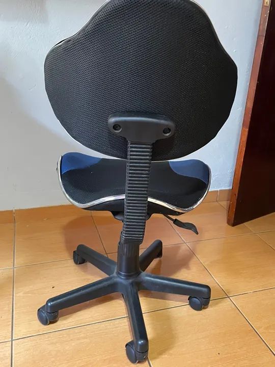 Cadeira de Escritório Giratória com Rodinhas