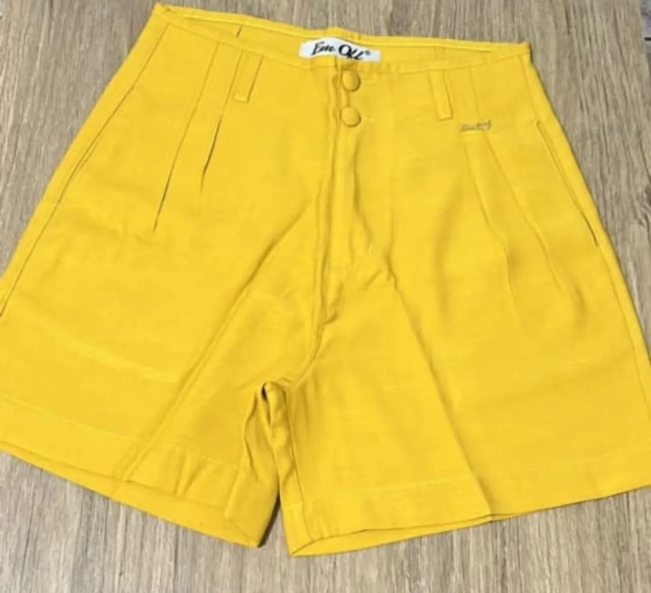Shorts Amarelo Feminino