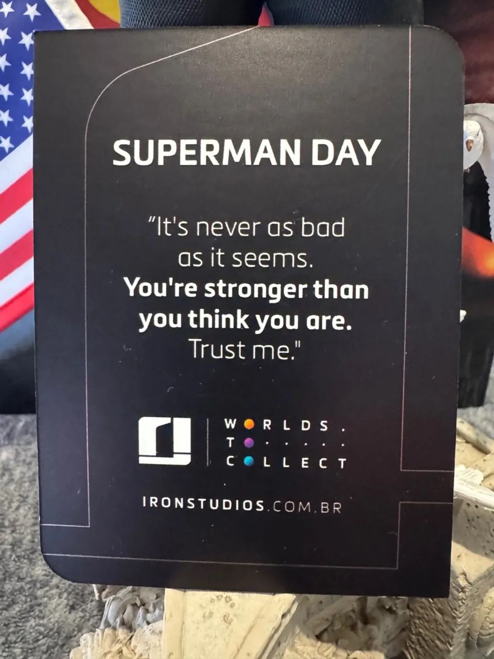 Iron studios Superman clark deluxe com card exclusivo  - Foto 5