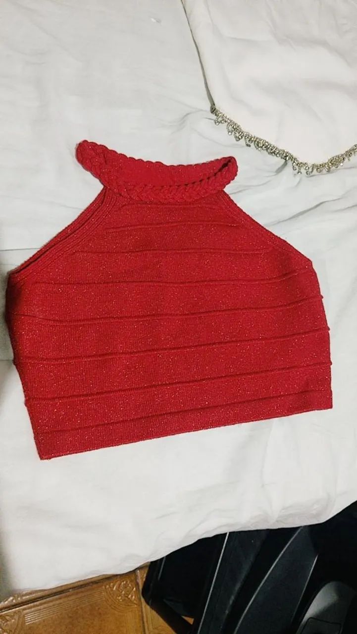 Blusa vermelha brilhosa  - Foto 2