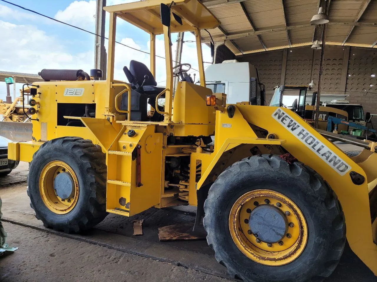 Pá carregadeira New Holland 12B