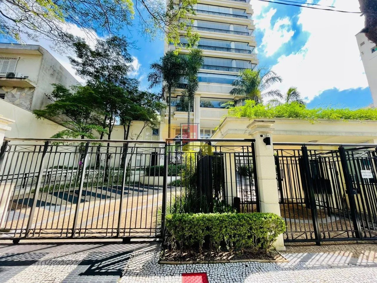 APTO ALTO PADRÃO - PERDIZES/SP - 3 SUITES/4 VAGAS