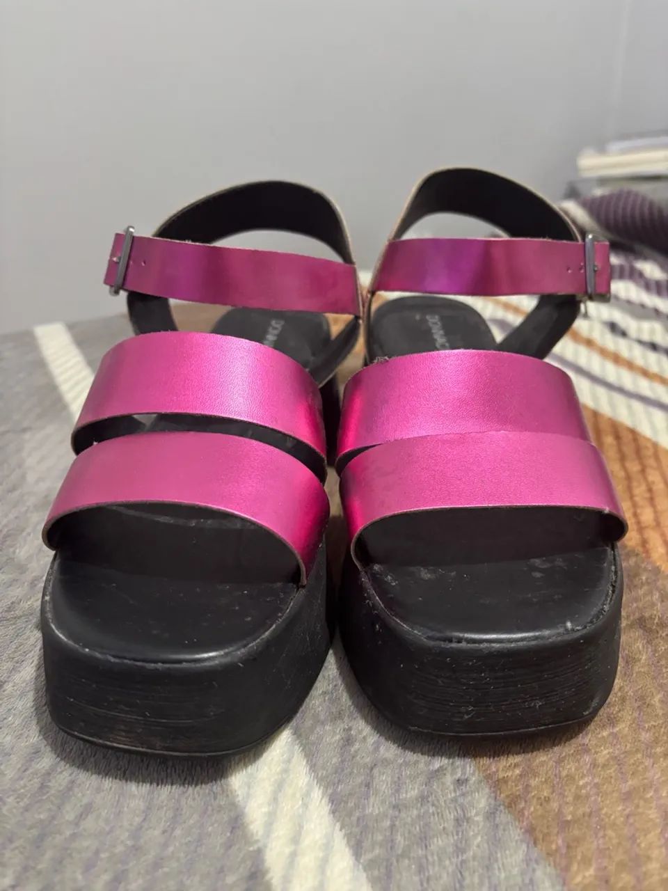 Sandálias Plataforma Rosa Vibrante - Foto 2