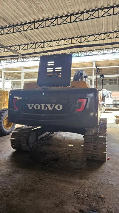 ESCAVADEIRA VOLVO 220DL 2014 - Foto 3