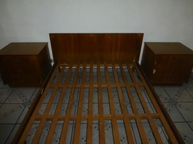 Cama de casal (e leva 2 criado mudo)