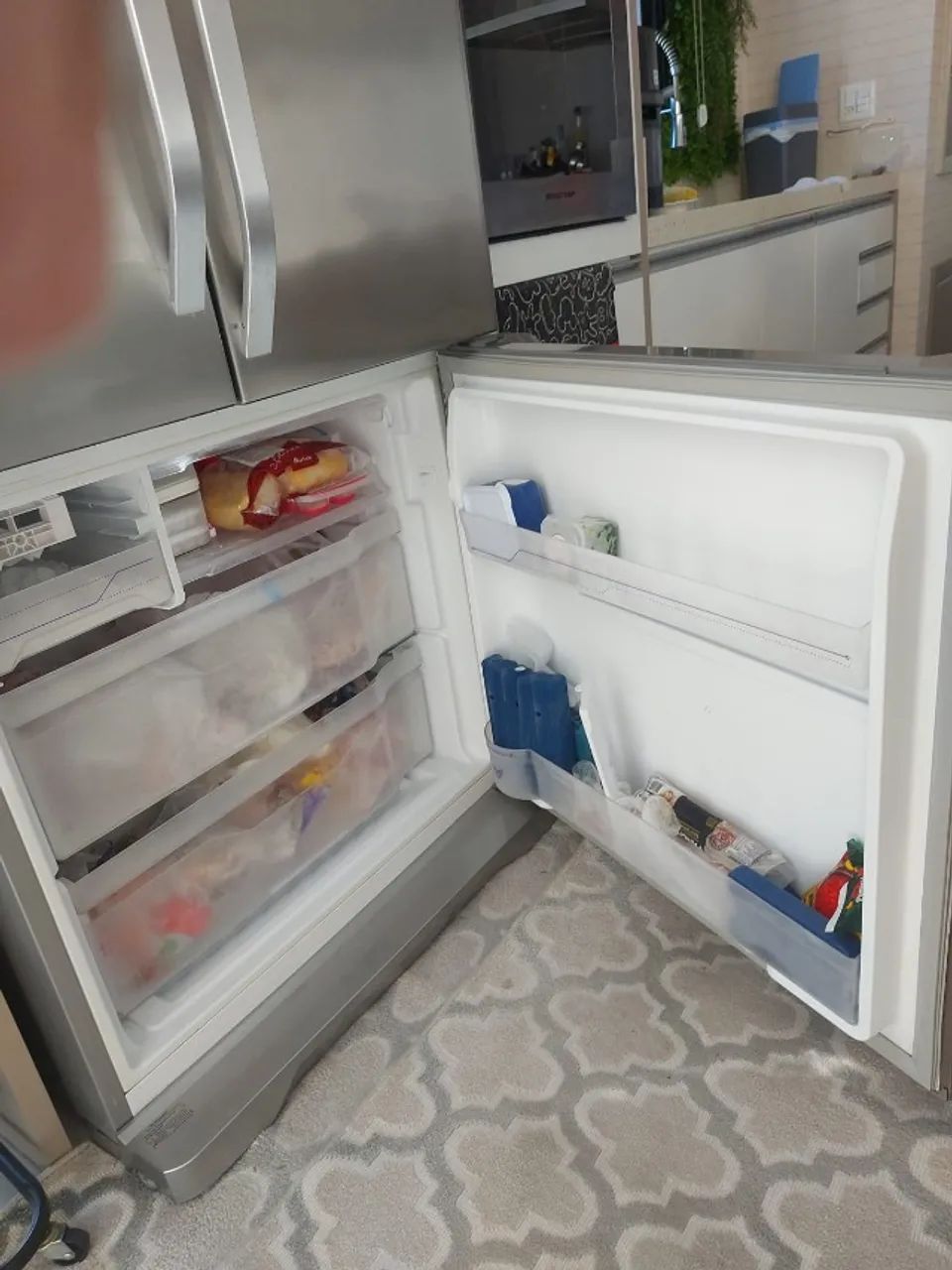 Geladeira Electrolux modelo DM83X Frost Free 579 litros - Foto 2