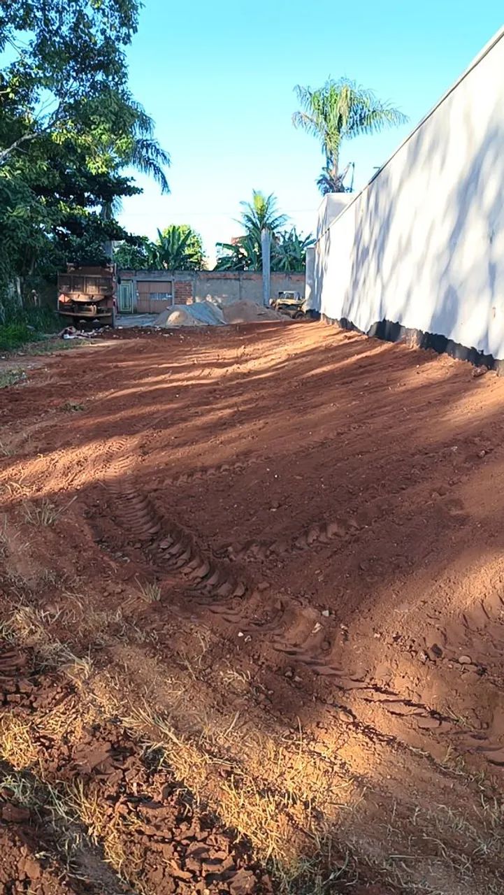 Caminhão de Terra e Mini carregadeira Bob cat - Foto 4