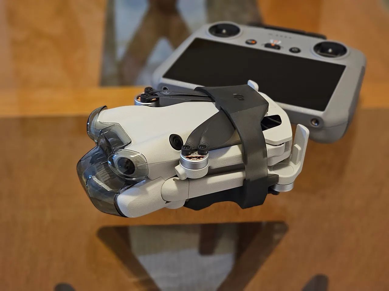 Drone DJI Mini 4 Pro - Controle com Tela - Uma Bateria - Segue  - Foto 2