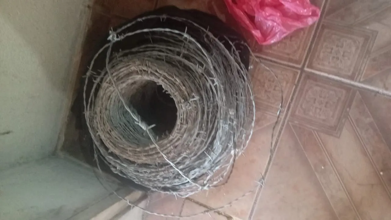 Vendo rolo de arame farpado por 150