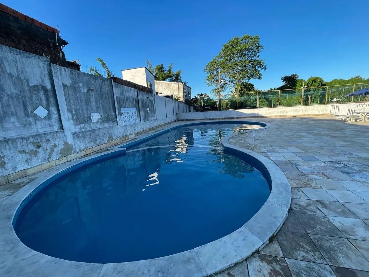 Vendo apto 2/4 em condomínio fechado com varanda - Foto 2