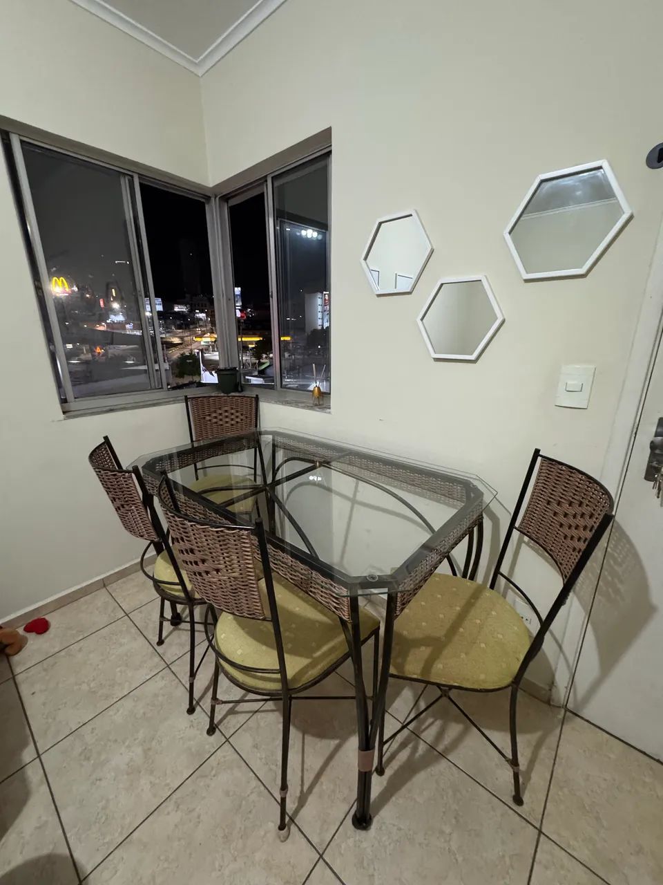 Mesa + cadeiras64221281934337120