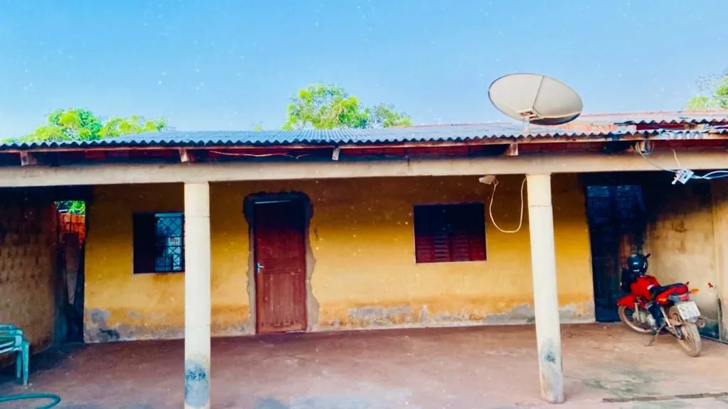 Casa a venda , aceito carro com proposta