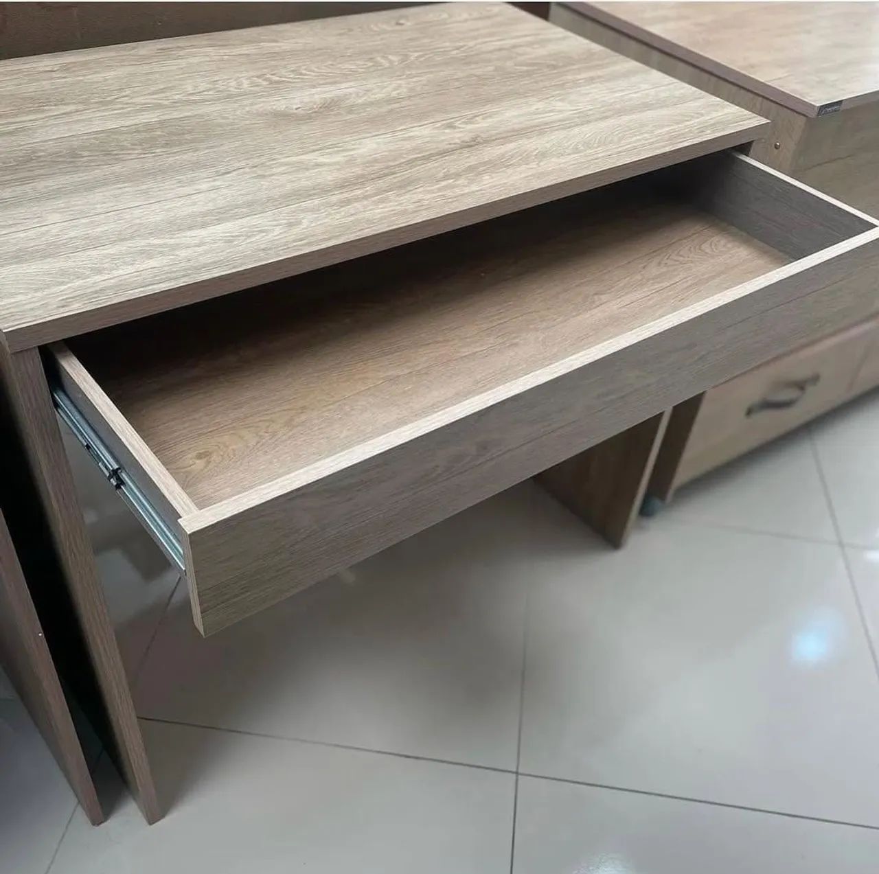 Escrivaninha compacta e moderna - Foto 4