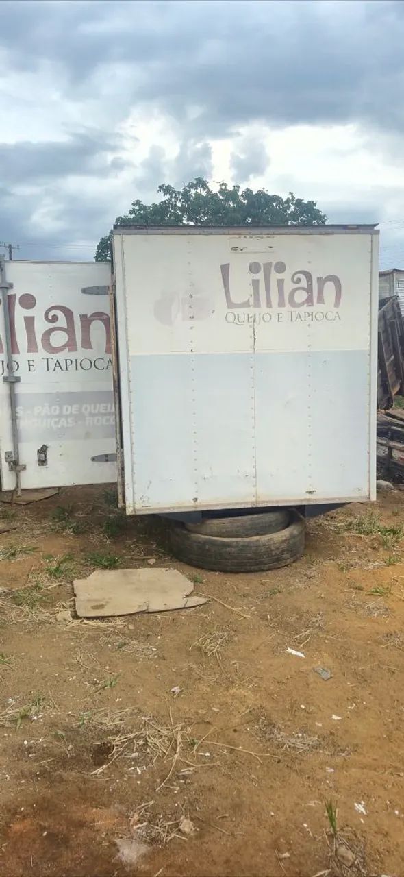 Vendo baú hr semi isolado,assoalho ferro.