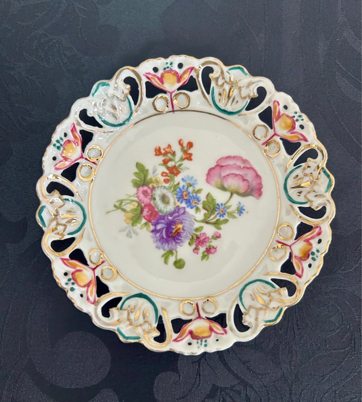 Prato decorativo em porcelana
