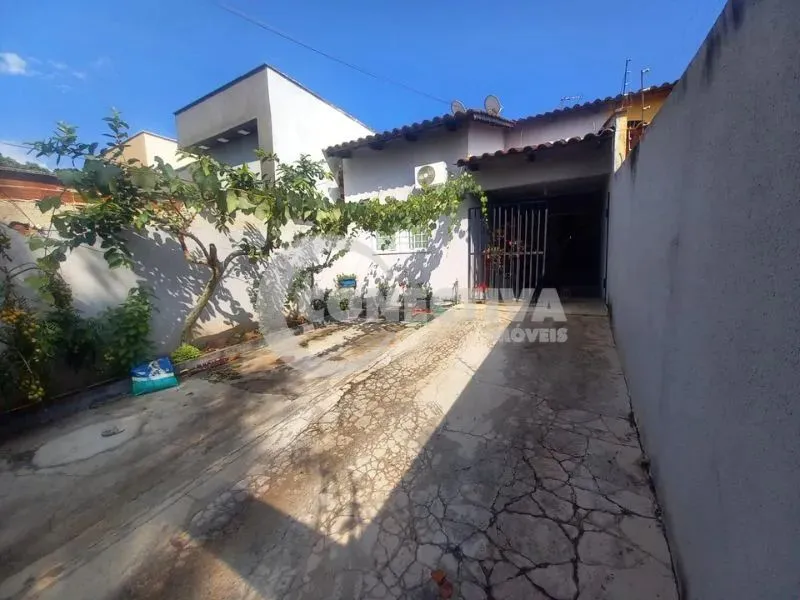 Casa à Venda no Solange Park II, Goiânia 3 Quartos, Suíte e Espaço Gourmet