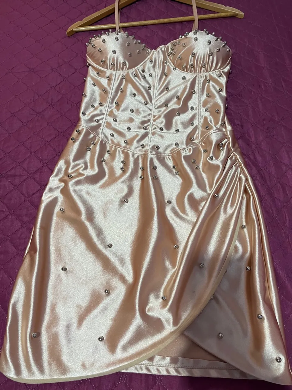 Vestido de Seda Dourado com Pedrarias
