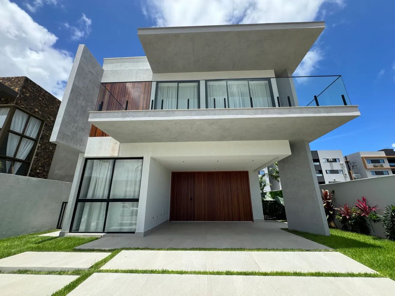LINDA CASA EM CONDOMINIO A VENDA