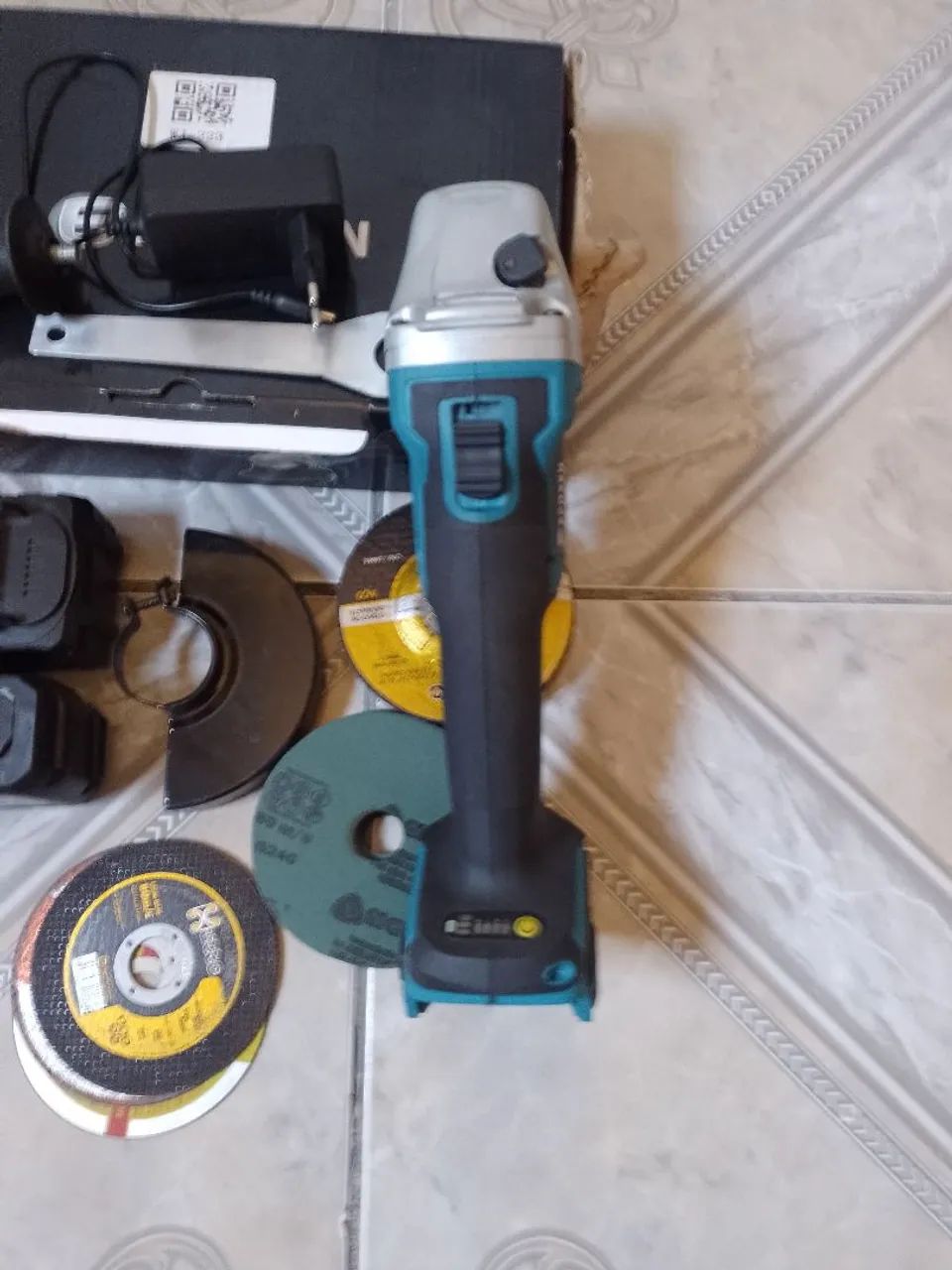 Lixadeira a bateria 64363476704386121