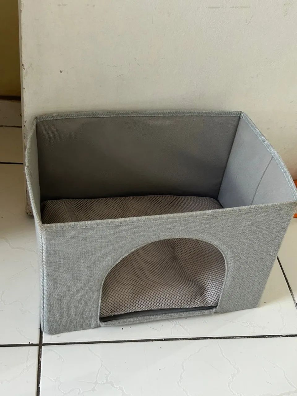 Casinha para gatos cinza