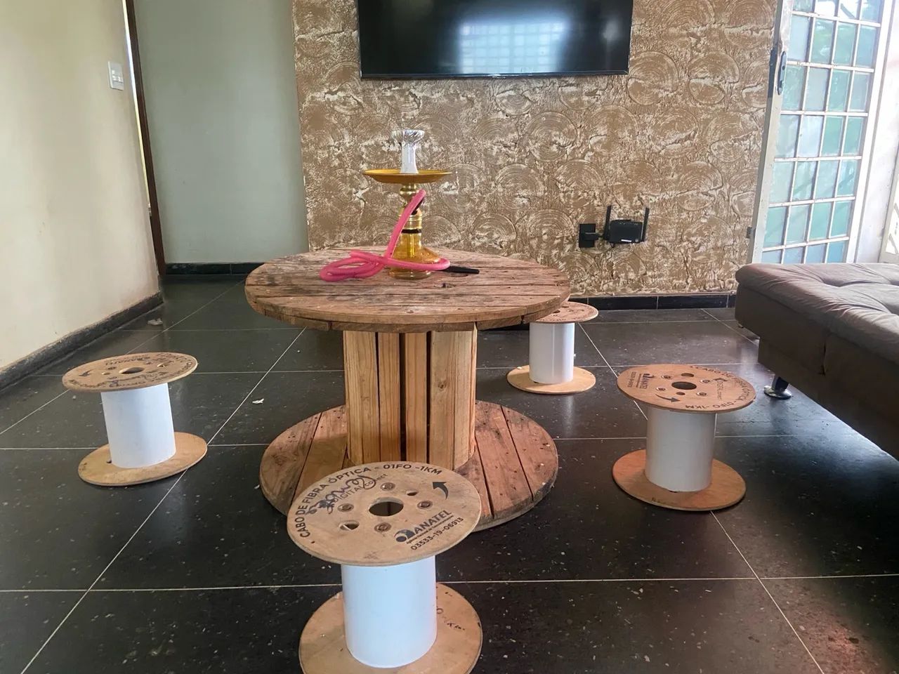 Mesa de carretel grande com 4 bancos! - Foto 2