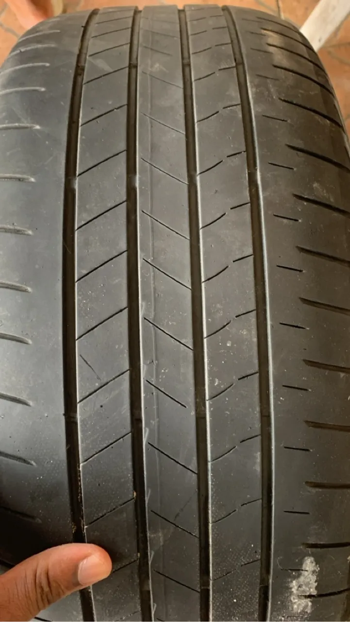 Pneu Bridgestone 225/45/R17