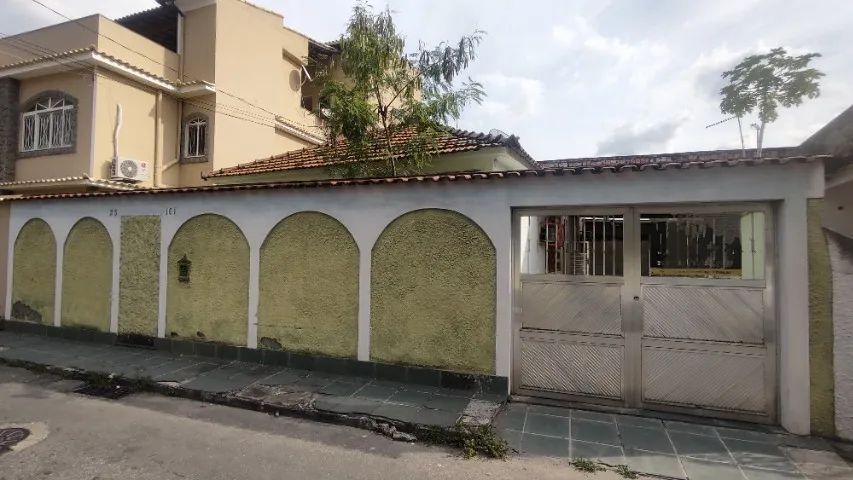 Casa com 4 quartos localização bem no centro de Nilópolis!!!