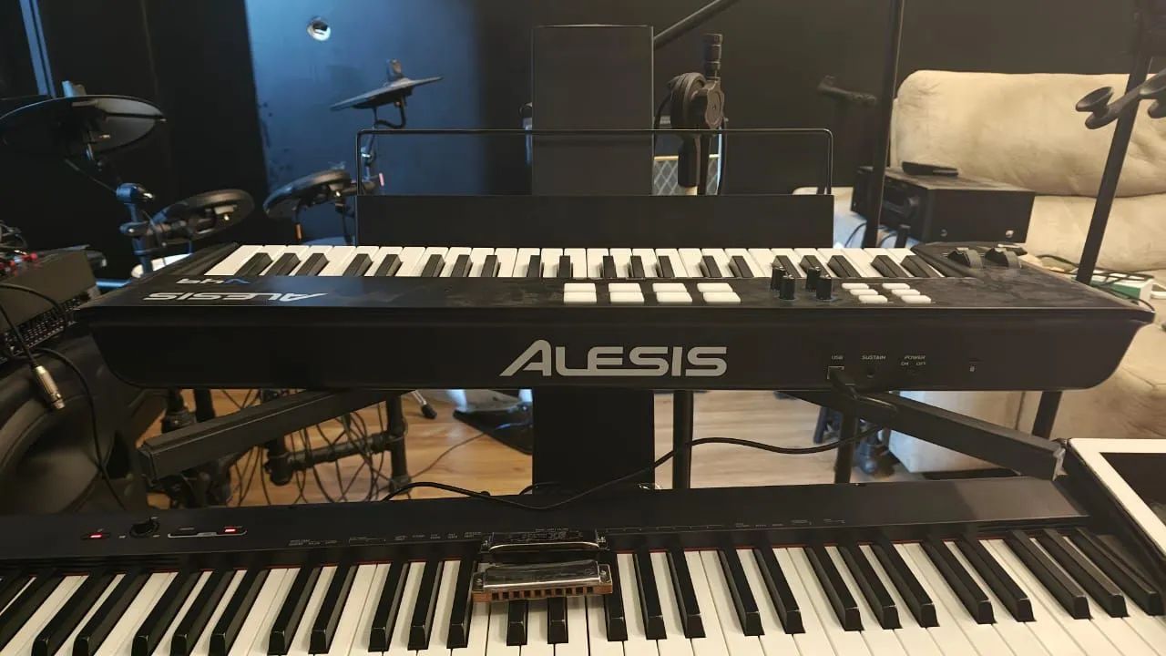 Controladora Alesis V49 - Foto 2