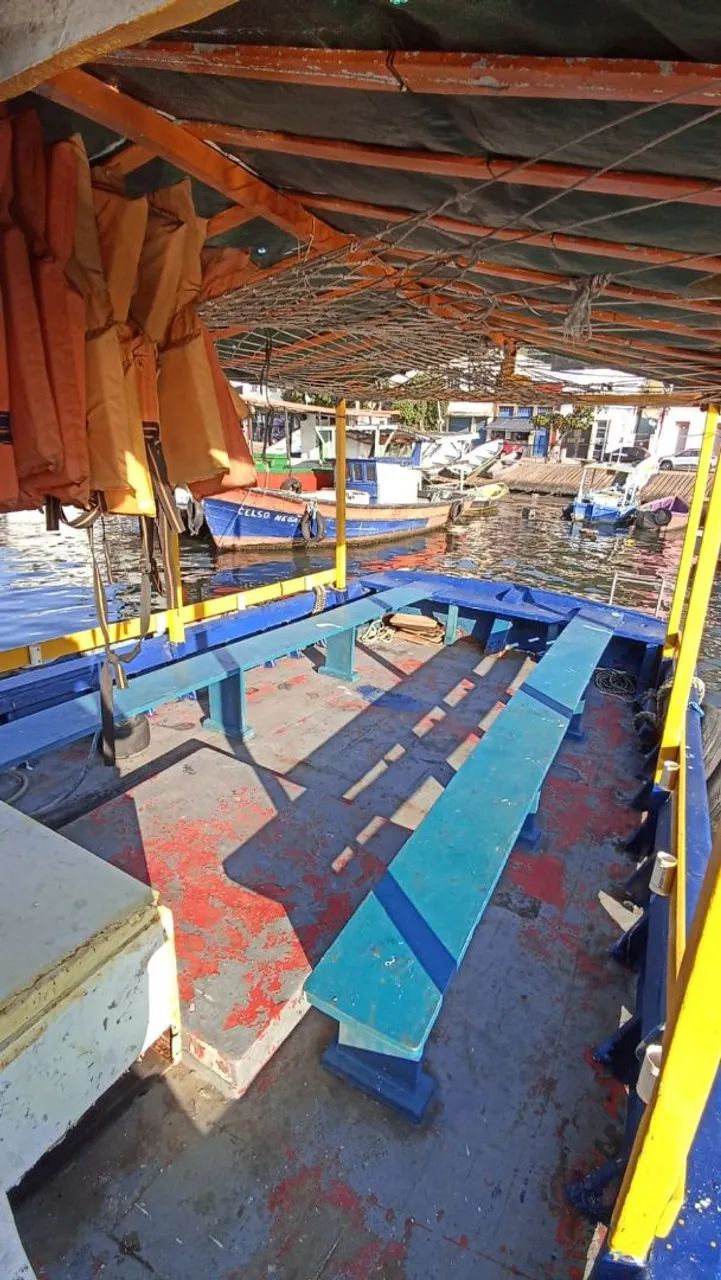 Vendo lindo barco todo fibrado pesca/paseeio/ 11 metros / 15passageiros  - Foto 3