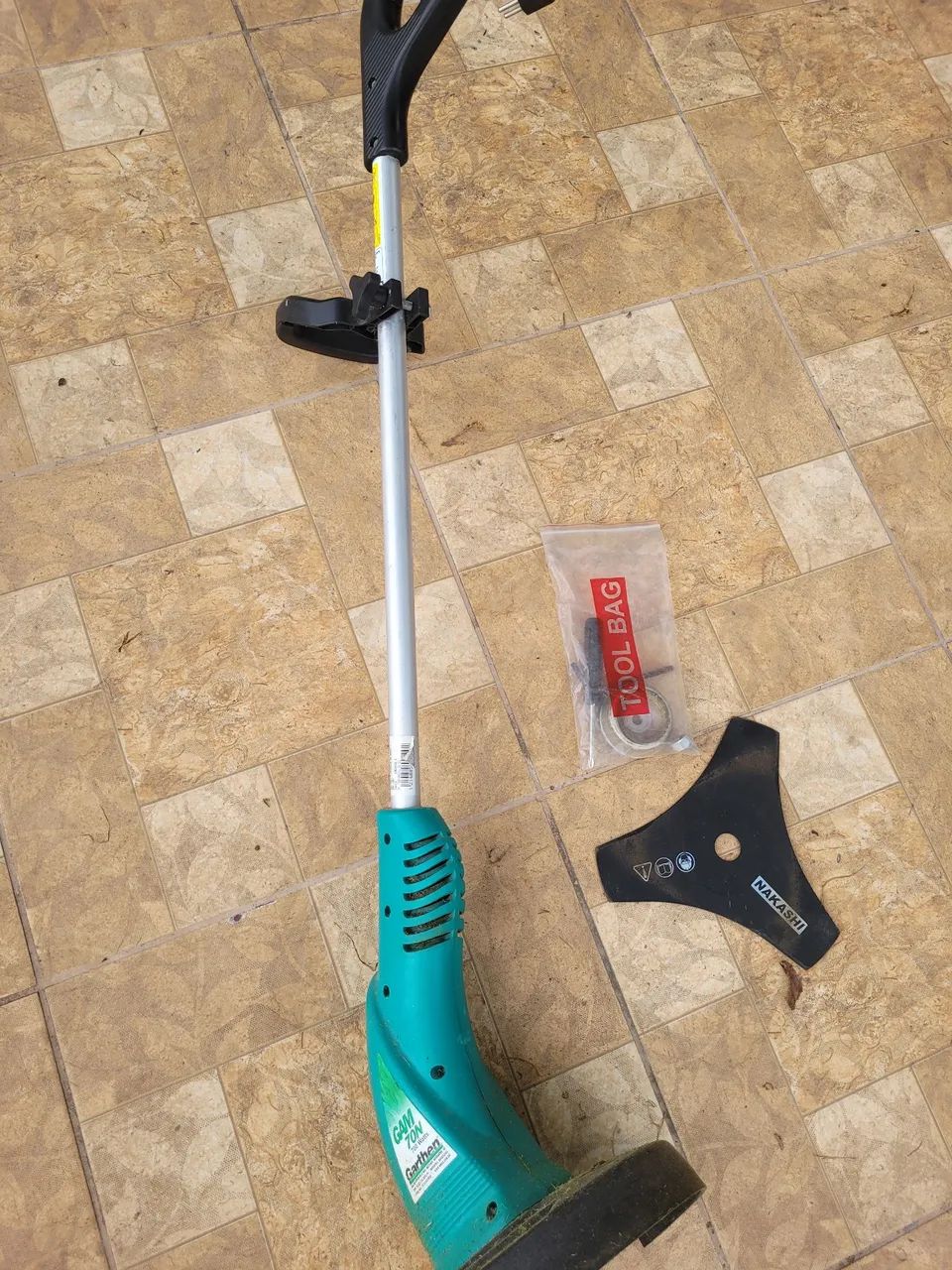 Roçadeira Elétrica Garthen 700W - Foto 3