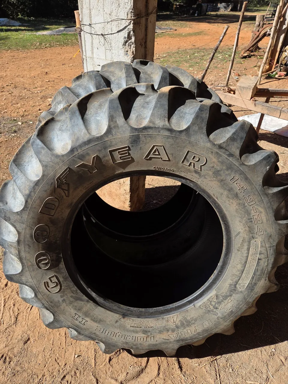 2 Pneus Goodyear 14.9-24