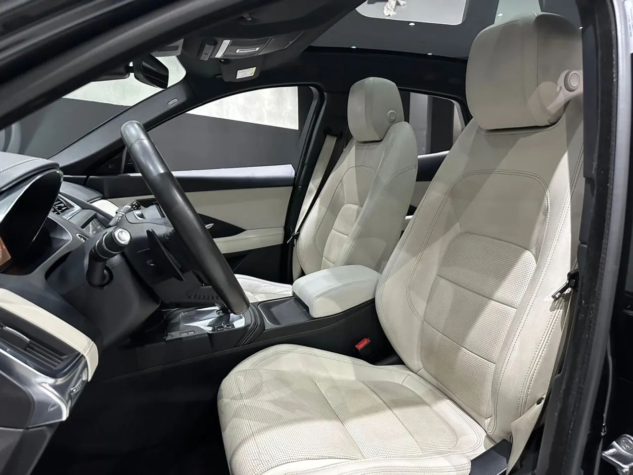 Jaguar E-Pace R-dynamic HSE 2.0 AWD 300cv Aut. 2019 - Foto 5
