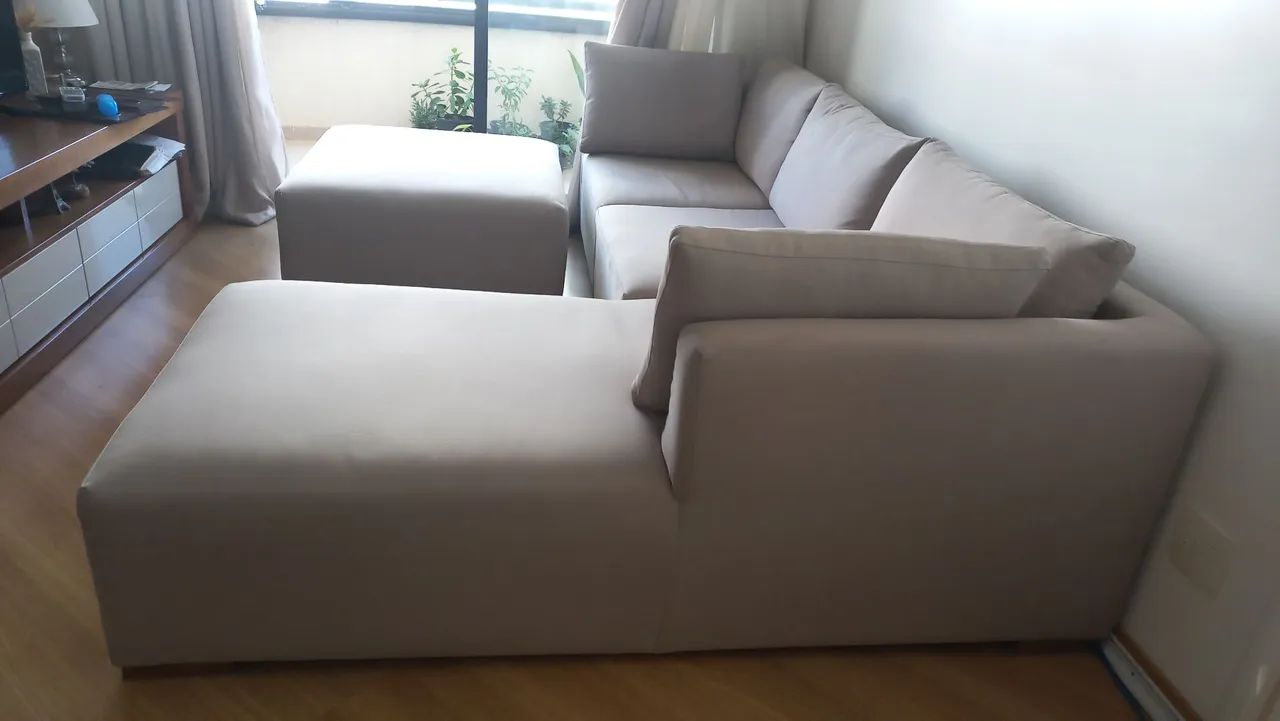 Sófa de canto com chaise e puff - Foto 3