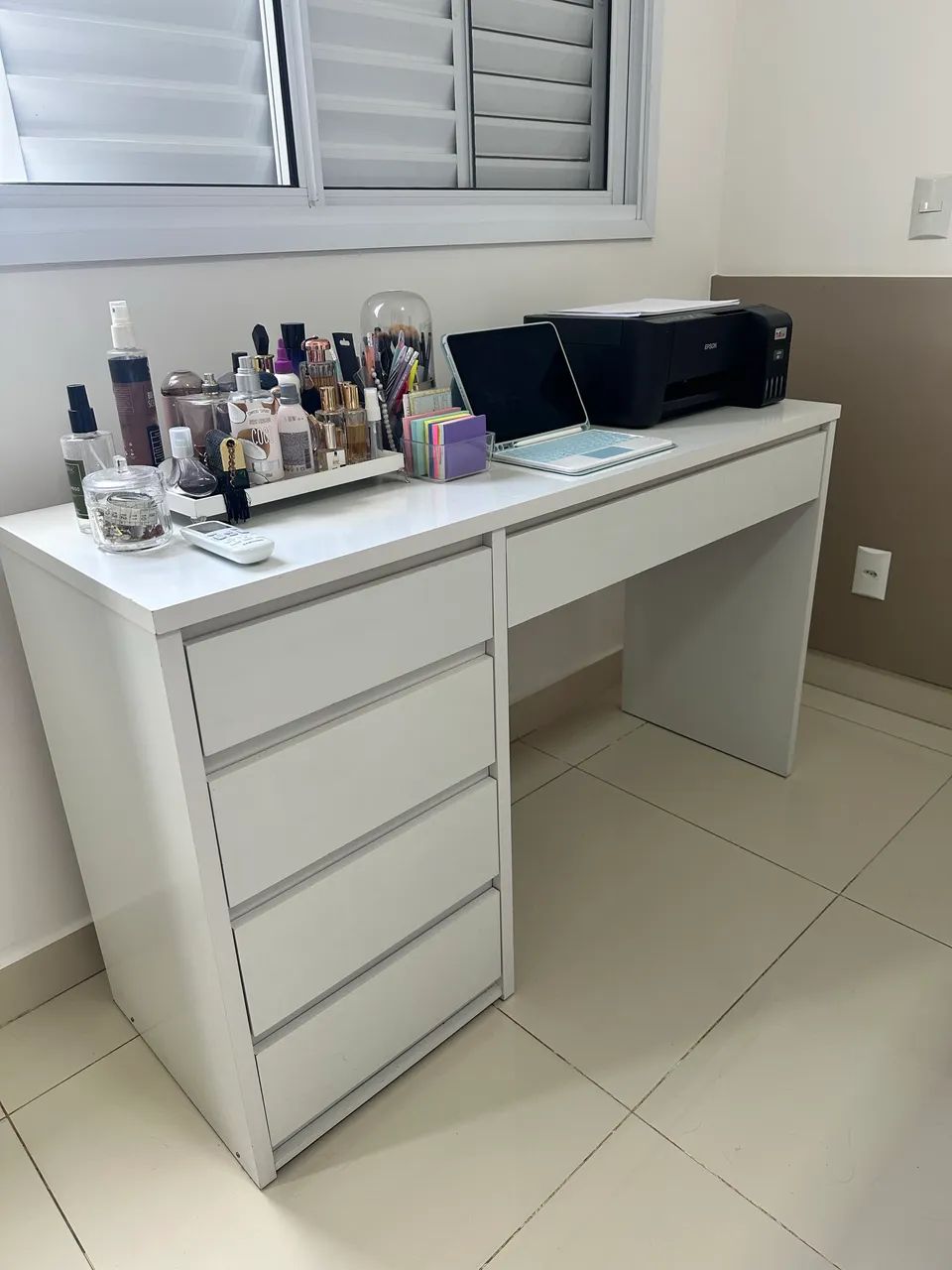Penteadeira/escrivaninha 