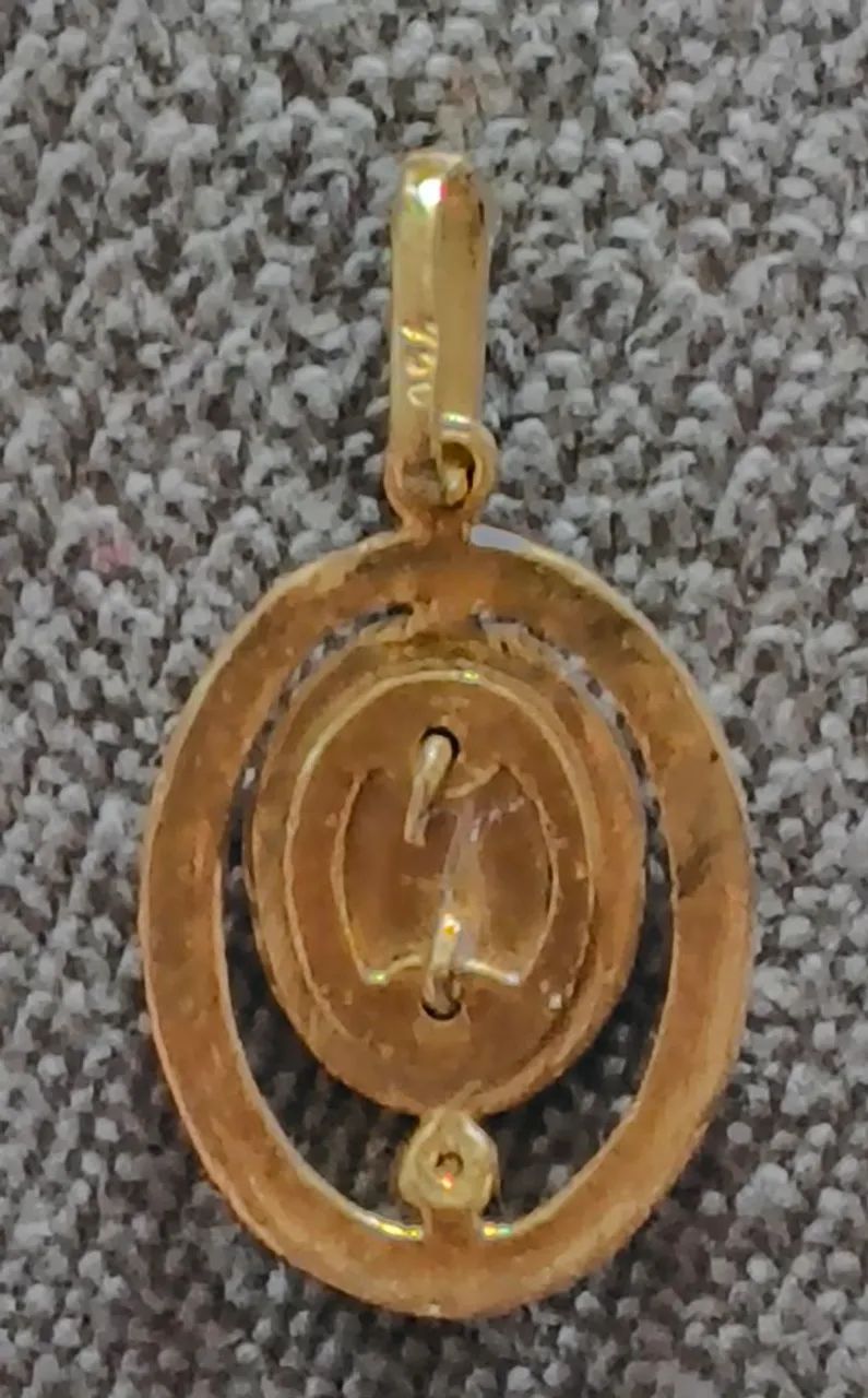 Pingente de Nossa Senhora em ouro branco e amarelo. - Foto 3