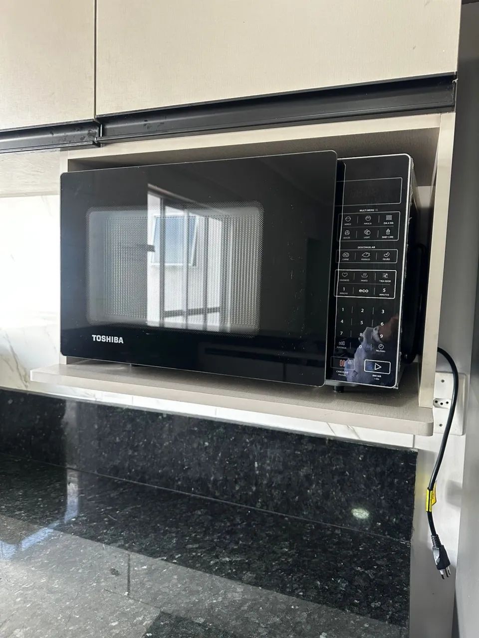 MICROONDAS PRETO TOSHIBA