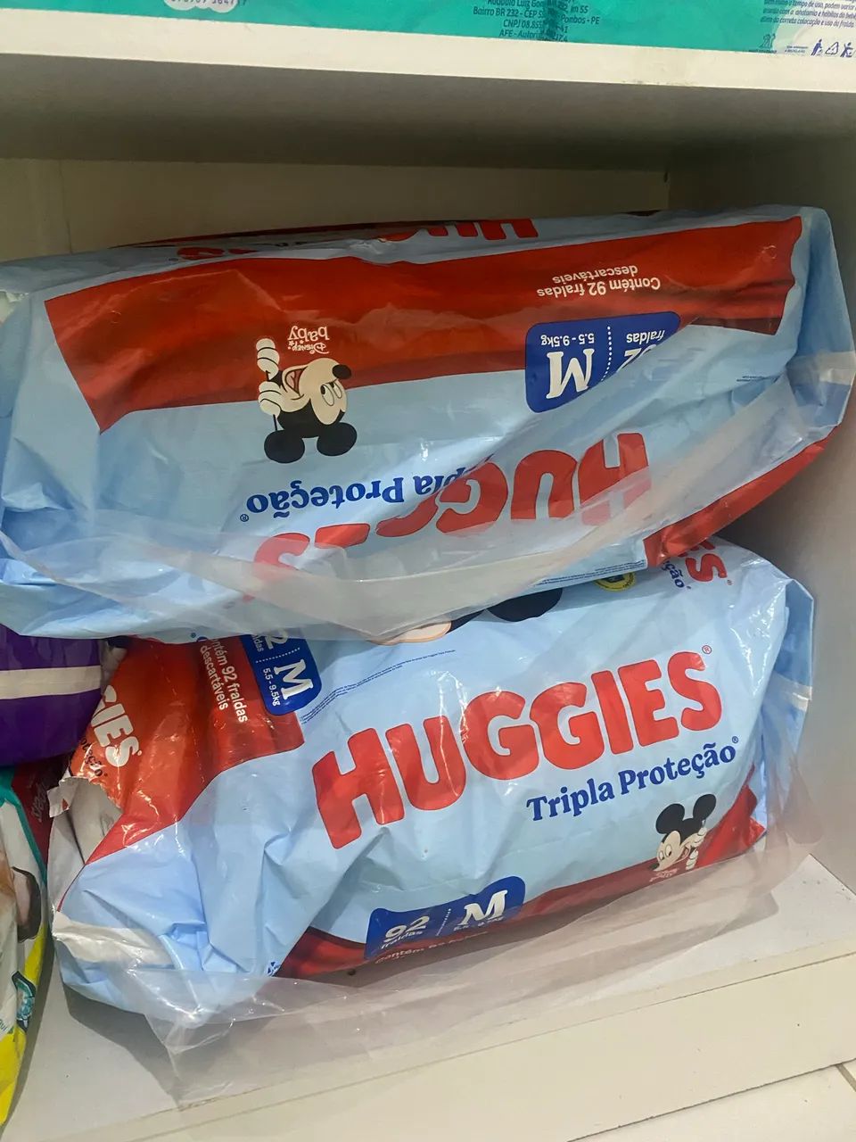 2 pacotes de fralda Huggies M