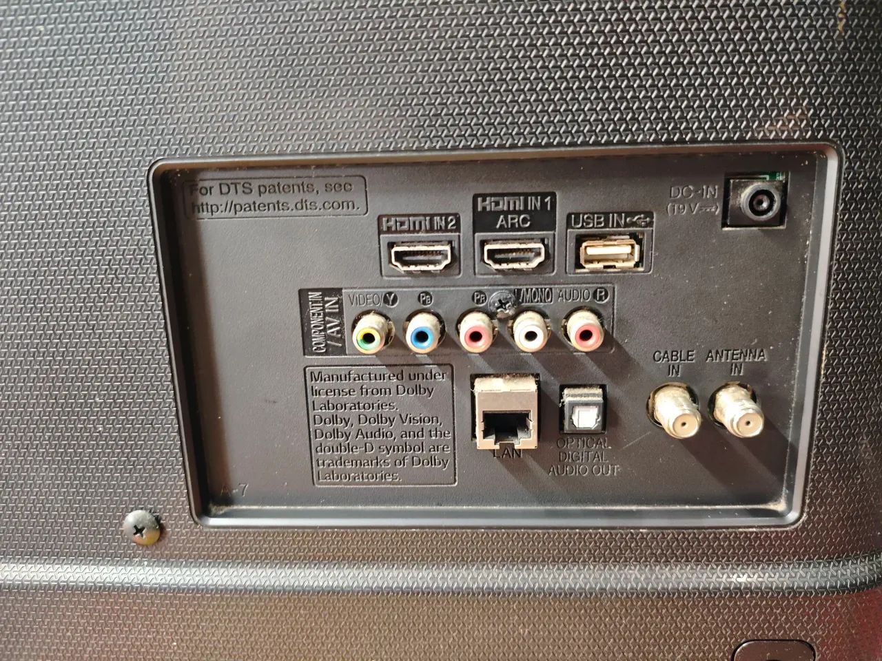 TV LG 32 Polegadas Smart funcionando perfeitamente acompanha controle cabo e base  - Foto 3