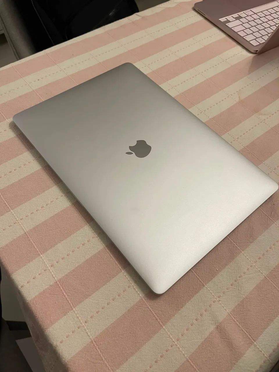 MacBook Pro 15 polegadas - 2019 - Intel core i9 - 16gb RAM - 512 ssd - Foto 3