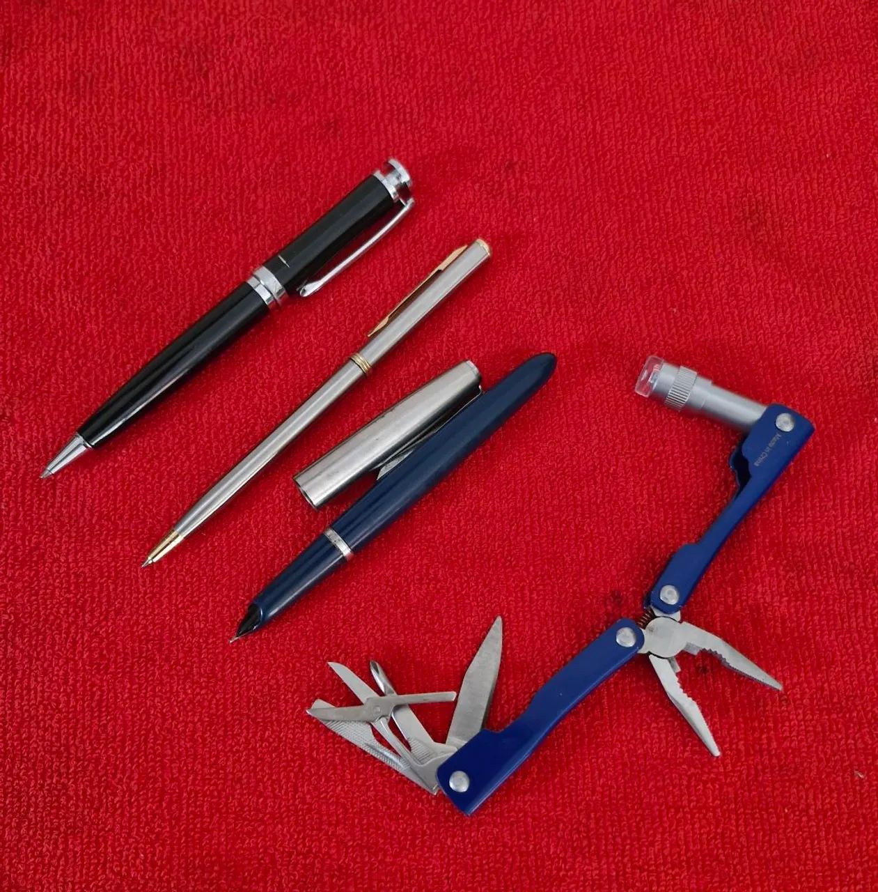 Caneta tinteiro, esferográficas e Canivete