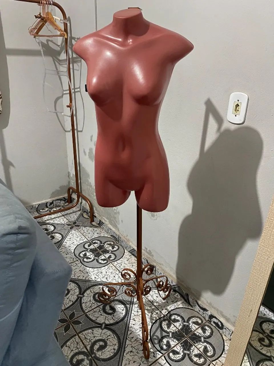 Manequim e Arara rose gold